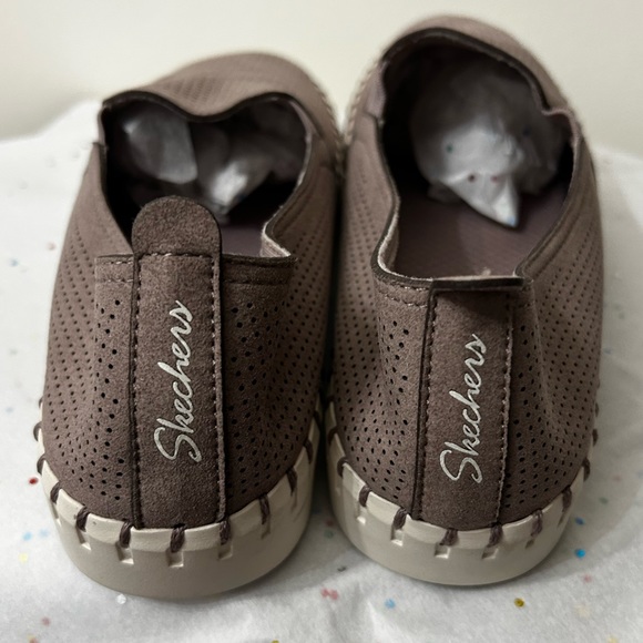 Sketchers slip on sneaker-size 6.5US - Picture 4 of 6